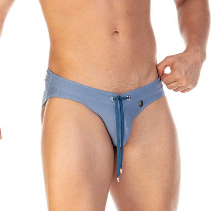 Traditional Blue Swim Brief en modelo de Gigo Underwear
