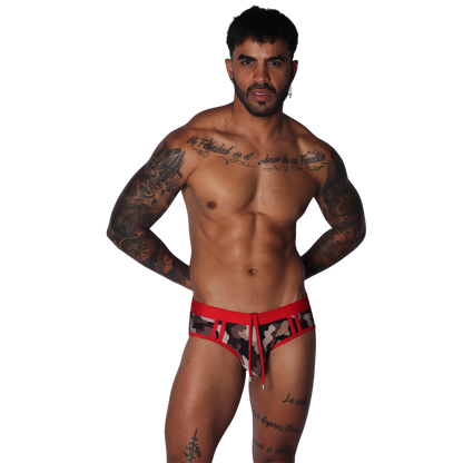 Trend Red Swim Brief en modelo de Gigo Underwear