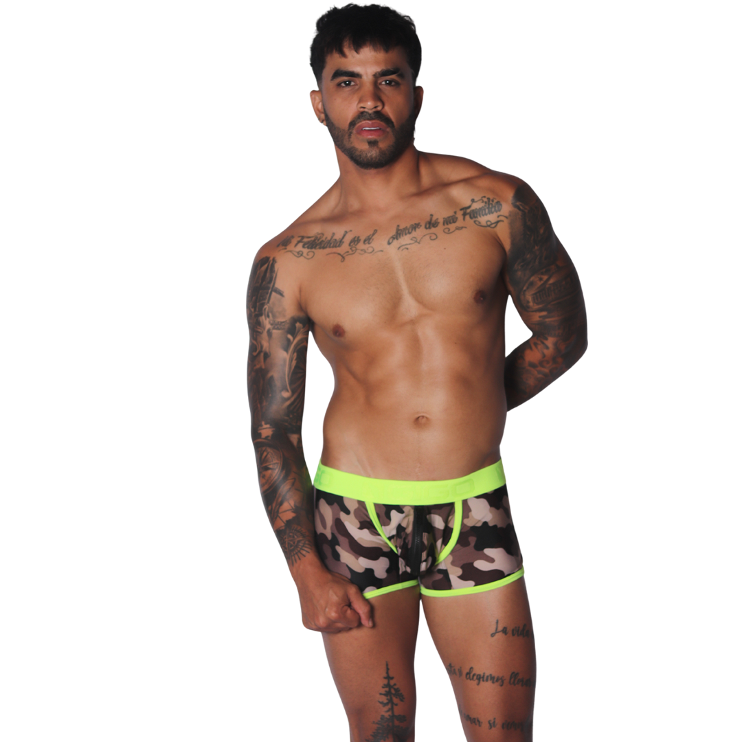 Trend Yellow Trunk en modelo de Gigo Underwear
