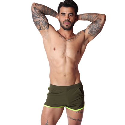 Typerhot Green Shorts en modelo de Gigo Underwear